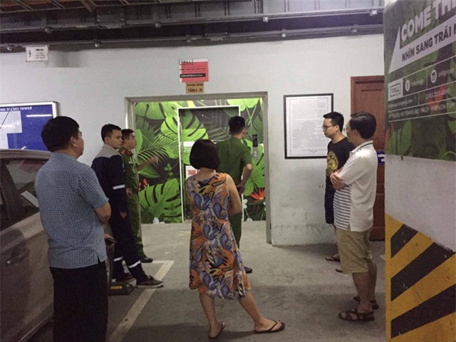 ha noi: mac ket hang gio trong thang may o tang 25, doi nam nu phai nhap vien cap cuu - 2