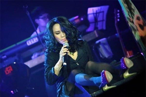 Thót tim với những pha ngã sấp mặt trên sân khấu của dàn sao Việt-5