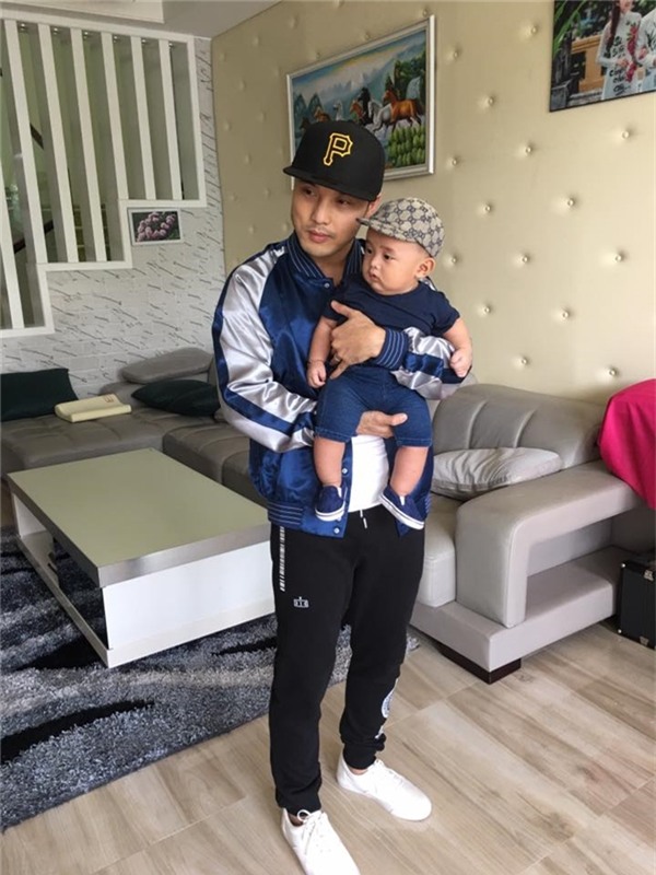 Nam ca sĩ cũng đang sở hữu một căn biệt thự sang trọng tại quận 7 TP.HCM. Anh&nbsp;chia sẻ anh cũng đang xây nhà mới để mẹ con Kim Cương sống trong không gian tiện nghi hơn. - Tin sao Viet - Tin tuc sao Viet - Scandal sao Viet - Tin tuc cua Sao - Tin cua Sao