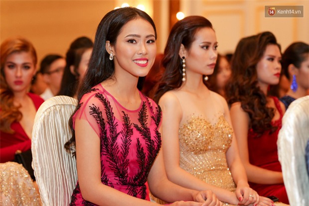 Bất ngờ trước vẻ ngoài kém sắc, già dặn của loạt thí sinh Hoa hậu Hoàn vũ Việt Nam 2017 ngoài đời thật - Ảnh 6.