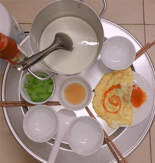 lạc cháy den, canh dục dục - mam com 20 nghin cua sinh vien ngay dau len nhap hoc - 3