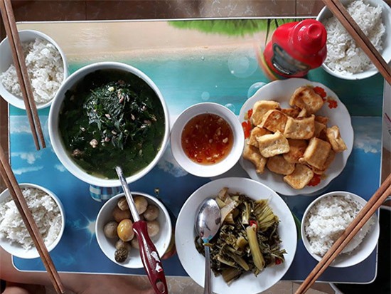 lạc cháy den, canh dục dục - mam com 20 nghin cua sinh vien ngay dau len nhap hoc - 4