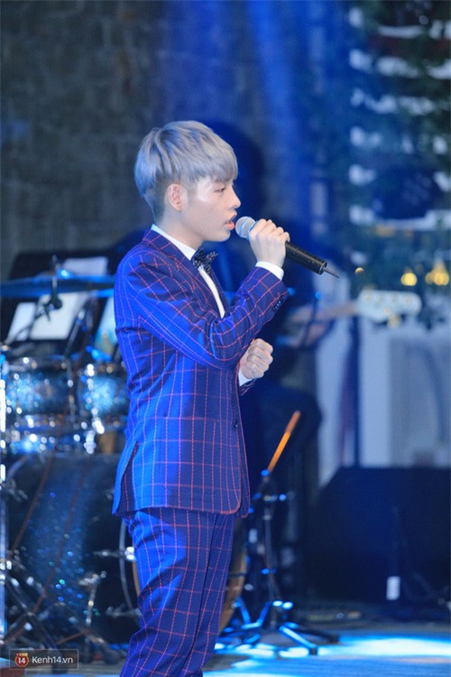 Hậu vịt hoá thiên nga, Đức Phúc được fan nữ vây quanh tại sự kiện - Ảnh 15.