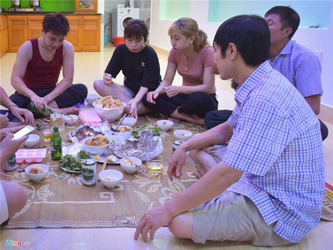 Gia dinh Van Toan quay quan co vu 'niem tu hao' cua dong ho hinh anh 2