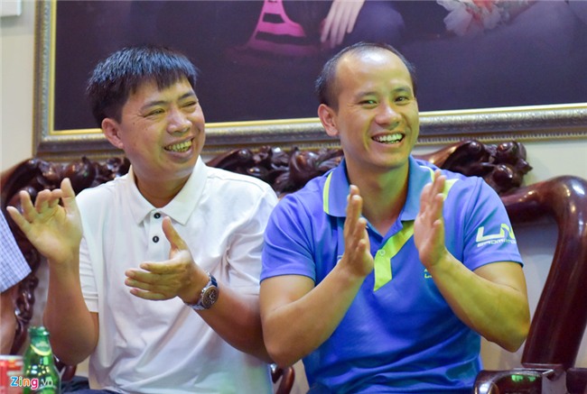 Gia dinh Van Toan quay quan co vu 'niem tu hao' cua dong ho hinh anh 5