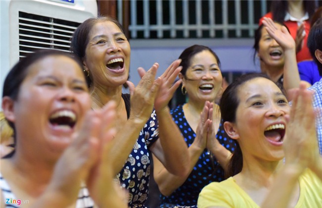 Gia dinh Van Toan quay quan co vu 'niem tu hao' cua dong ho hinh anh 7