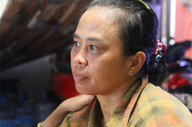 nguoi me va cau chuyen 15 nam cong con gai tren lung rong ruoi khap sai gon - 3