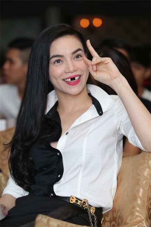 Trai xinh, gái đẹp showbiz Việt sẽ ra sao nếu một ngày bất ngờ… sún răng! - Ảnh 2.