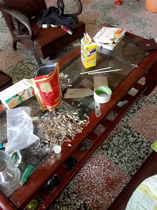 di choi lau ngay tro ve, chang trai hot hoang vi nha cho thue bua bon nhu "bi doi bom" - 2