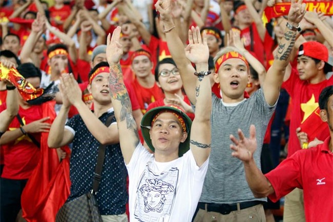 Công Phượng ghi siêu phẩm: Fan nữ xinh Philippines ngẩn ngơ - 4