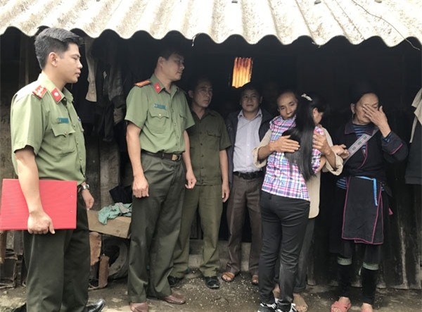 Em Sùng Thị S đã được đoàn tụ cùng gia đình sau thời gian hơn 4 tháng bị lừa bán sang Trung Quốc .