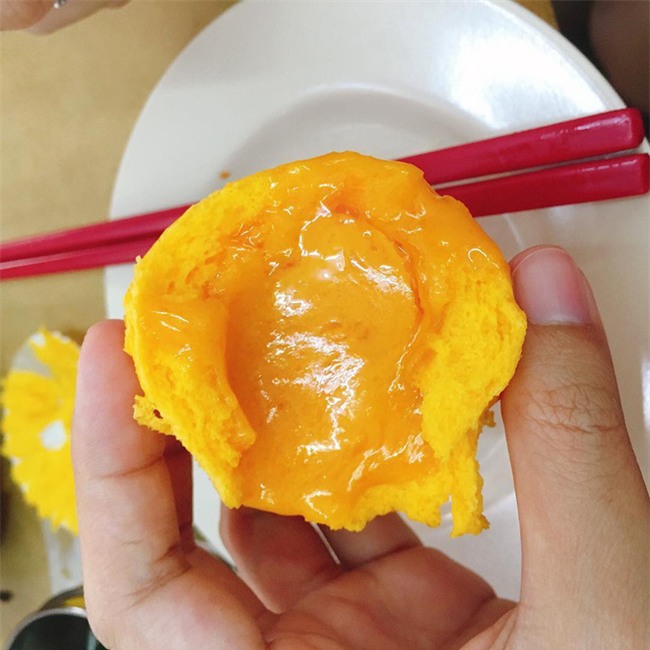 3 món bánh nhân kim sa thần thánh cứ xuất hiện là khiến giới mộ ẩm thực chao đảo - Ảnh 3.