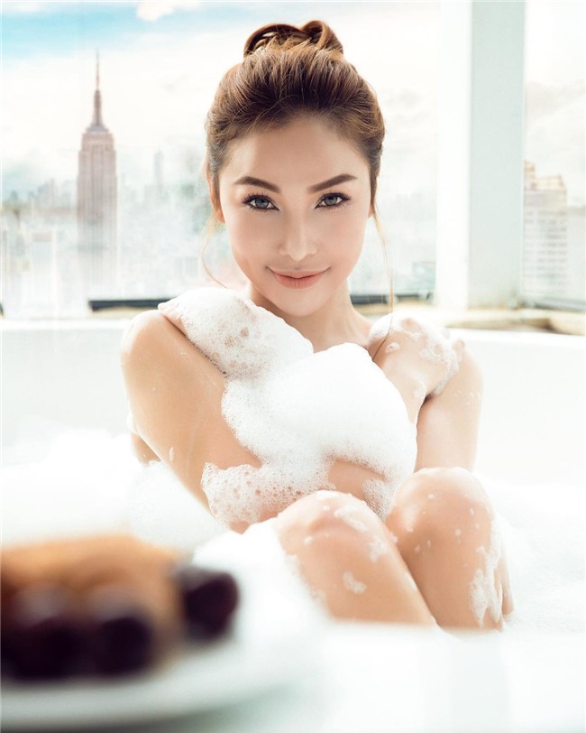 Diễn viên Quỳnh Thư gây shock khi vừa thể dục vừa khóa môi bạn trai-9