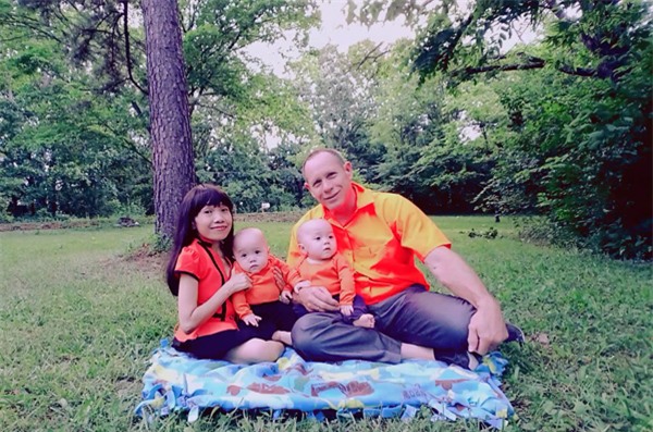 chuyen mang bau song thai voi chong tay nhu ky tich cua me viet ti hon chi nang 27kg - 1