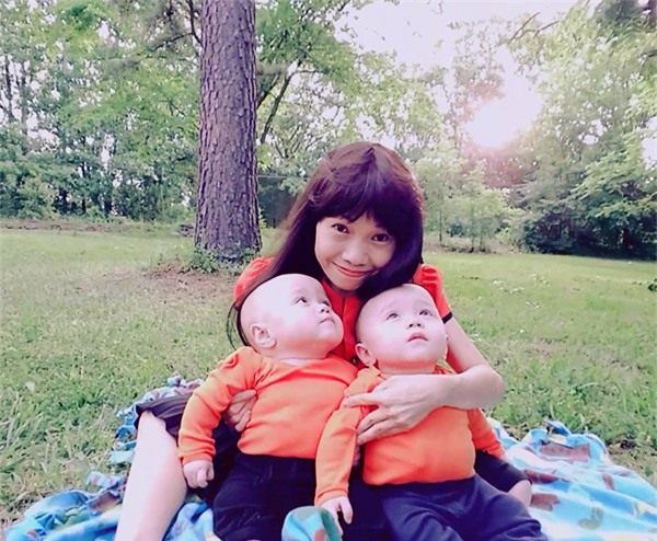 chuyen mang bau song thai voi chong tay nhu ky tich cua me viet ti hon chi nang 27kg - 11