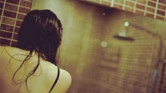 thieu nu uong thuoc tu tu vi nguoi tinh qua mang doa tung anh “nong” - 1