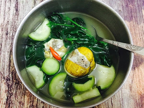 me ha noi vao da nang an thu mon "canh vit lon", ve nau theo chong con an sach noi - 1