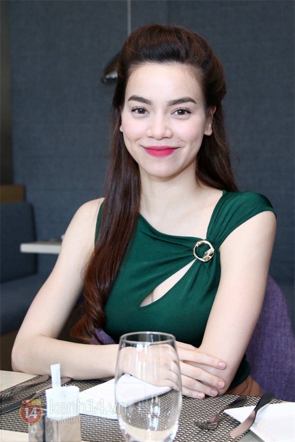 Nhận giải Biểu tượng nhan sắc của năm, nhưng Hà Hồ lại mắc lỗi trang điểm vì mi dày và son đậm - Ảnh 9.