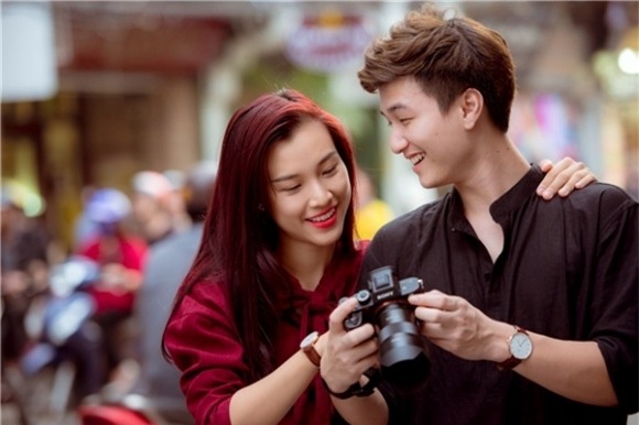 Huỳnh Anh bị ném đá dữ dội vì đá xéo Hoàng Oanh có bạn trai Tây? - Tin sao Viet - Tin tuc sao Viet - Scandal sao Viet - Tin tuc cua Sao - Tin cua Sao