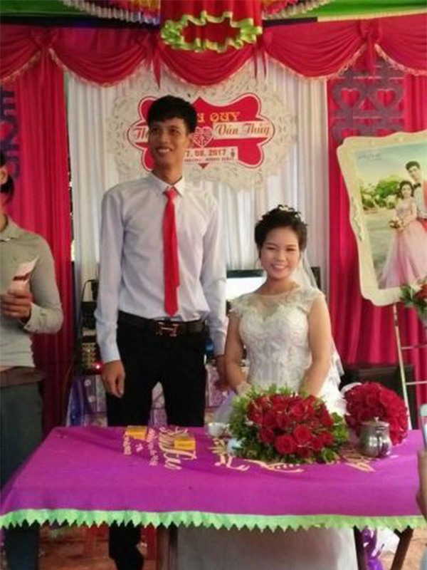 co dau 1,39m muon hon chu re 1,83m phai dung len ghe - 4