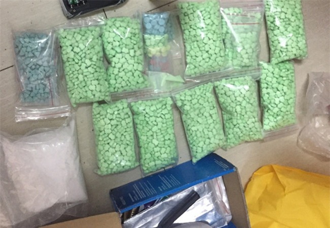 Chieu qua mat canh sat cua cap tinh nhan trong duong day ma tuy lon hinh anh 1