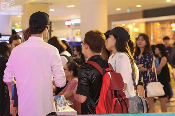 Bất chấp những lời dị nghị, Lý Phương Châu và Hiền Sến công khai đi lại với nhau-1