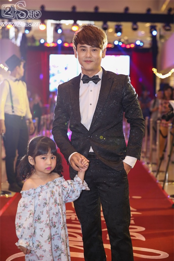 Bất chấp những lời dị nghị, Lý Phương Châu và Hiền Sến công khai đi lại với nhau-12