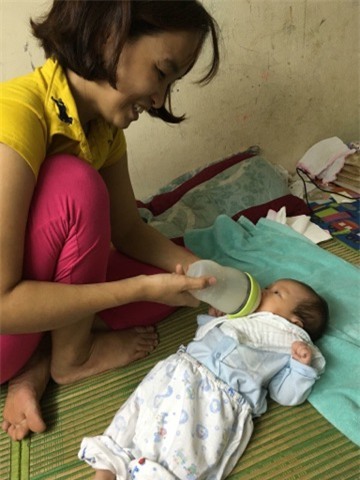 Vụ bé gái 15 ngày tuổi bị bỏ rơi: Người đàn ông nghi cha đứa trẻ, gọi điện từ Nhật tha thiết xin nhận con - Ảnh 2.