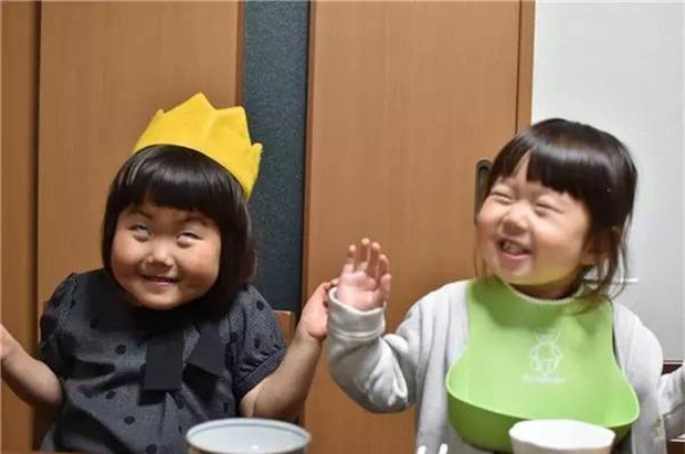 Bị mẹ dìm hàng không thương tiếc nhưng biểu cảm mặt xấu của cô bé 5 tuổi vẫn khiến dân mạng điêu đứng - Ảnh 19.