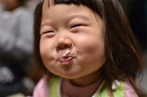 Bị mẹ dìm hàng không thương tiếc nhưng biểu cảm mặt xấu của cô bé 5 tuổi vẫn khiến dân mạng điêu đứng - Ảnh 26.