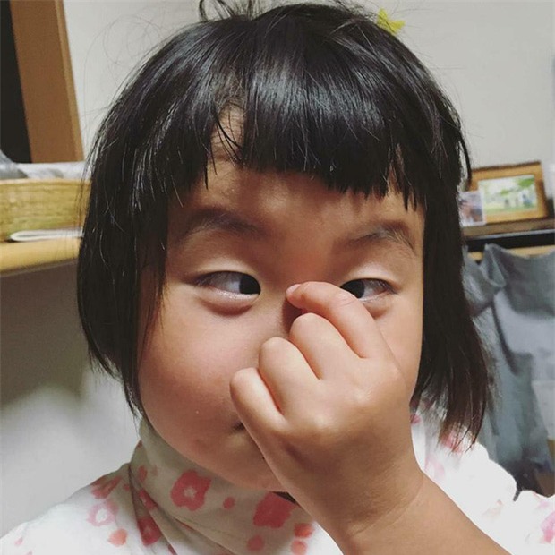 Bị mẹ dìm hàng không thương tiếc nhưng biểu cảm mặt xấu của cô bé 5 tuổi vẫn khiến dân mạng điêu đứng - Ảnh 8.