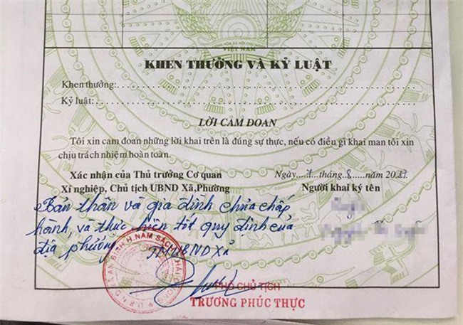 'But phe' tren ly lich: Chinh truong cung gay kho de cho sinh vien hinh anh 1