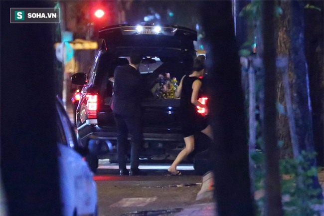 Video Hà Hồ nắm tay Kim Lý cùng về nhà, chính thức công khai quan hệ yêu đương - Ảnh 7.