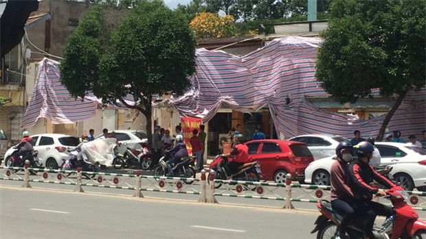 Nam thanh niên đập phá xe ô tô của tài xế GrabCar: Tôi làm theo lệnh của bà chủ quán nhậu! - Ảnh 1.