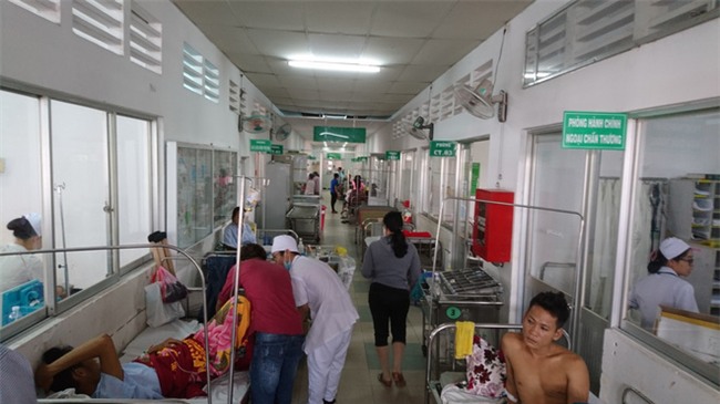 TP.HCM: Người đàn ông vào phòng cấp cứu vẫn bị nhóm thanh niên truy sát - Ảnh 7.