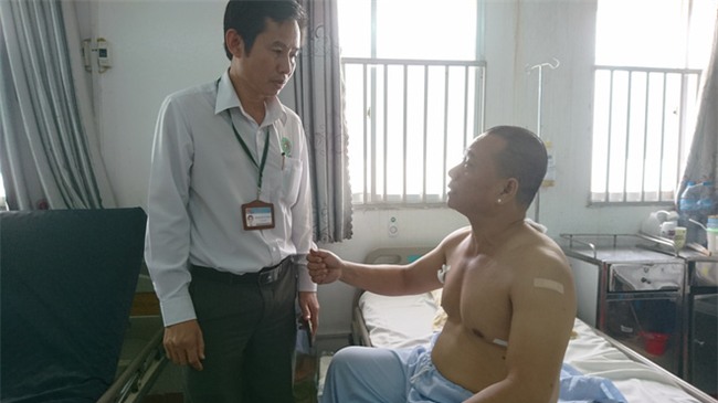 TP.HCM: Người đàn ông vào phòng cấp cứu vẫn bị nhóm thanh niên truy sát - Ảnh 9.