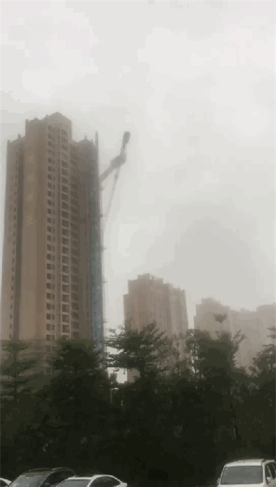 Những hình ảnh khủng khiếp khi siêu bão mạnh nhất trong vòng 5 năm đổ bộ vào Trung Quốc - Ảnh 6.