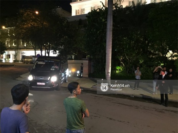 Ariana Grande rời Việt Nam trong đêm, không xuất hiện một giây nào chỉ để vẫy chào fan - Ảnh 10.