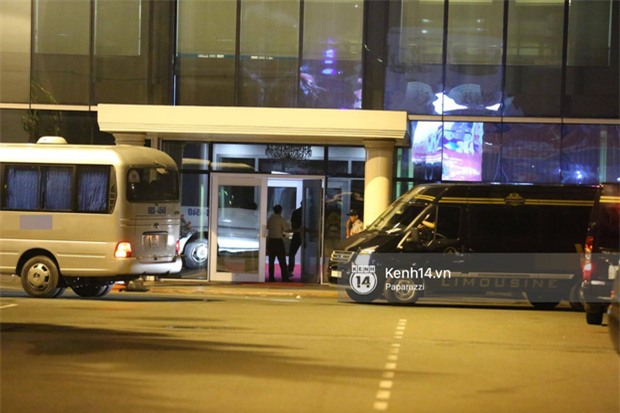 Ariana Grande rời Việt Nam trong đêm, không xuất hiện một giây nào chỉ để vẫy chào fan - Ảnh 12.