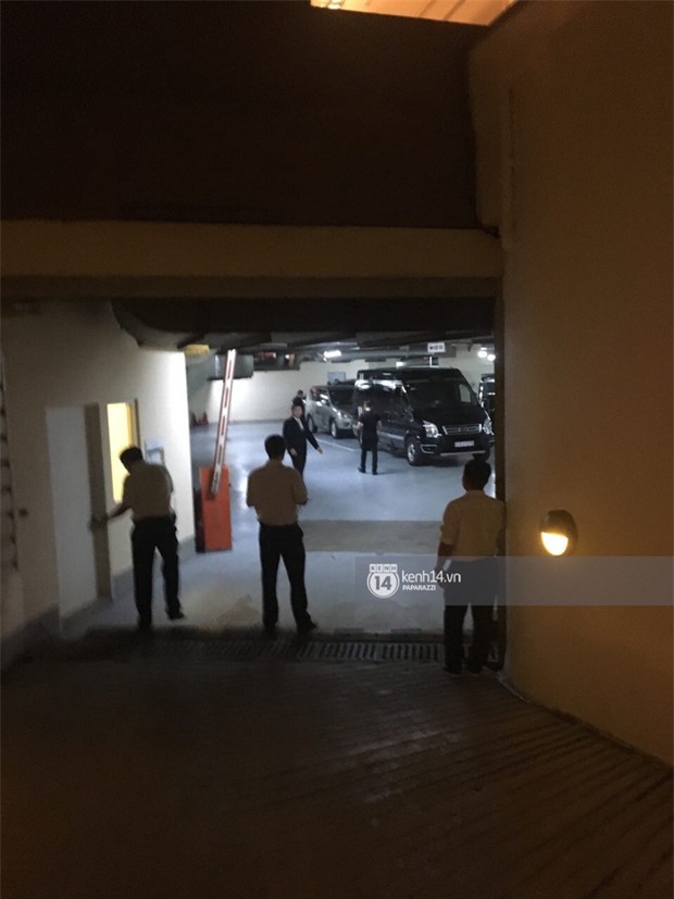 Ariana Grande rời Việt Nam trong đêm, không xuất hiện một giây nào chỉ để vẫy chào fan - Ảnh 3.