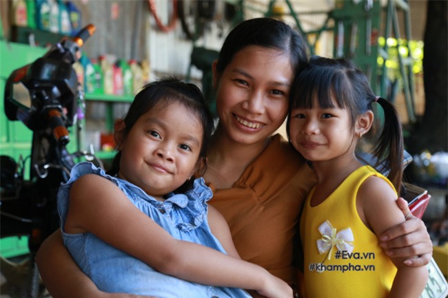 "5 nam truoc bi trao nham con, gio nhan lai con ruot nhung khong the vut bo con nuoi" - 1