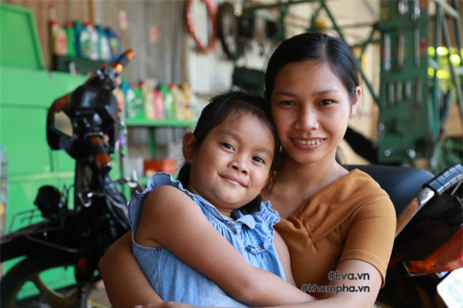 "5 nam truoc bi trao nham con, gio nhan lai con ruot nhung khong the vut bo con nuoi" - 4