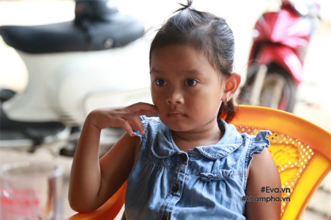 "5 nam truoc bi trao nham con, gio nhan lai con ruot nhung khong the vut bo con nuoi" - 7