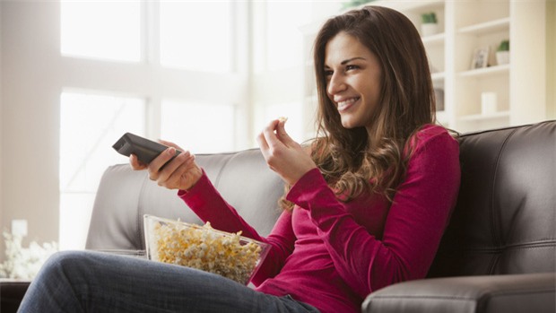 Nếu bạn có thói quen này khi ăn thì nên bỏ ngay để sức khỏe không bị gây hại nghiêm trọng - Ảnh 2.