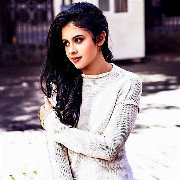 Nam diễn viên người Ấn Độ từng giải cứu và nhận nuôi đứa trẻ này từ thùng rác, đây là cô bé ấy nhiều năm sau - Ảnh 9.