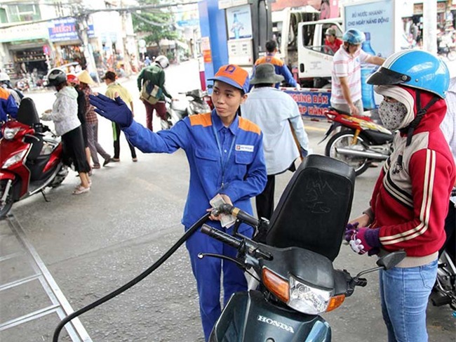 Gia xang se tang len 25.000 dong/lit vi thue? hinh anh 1