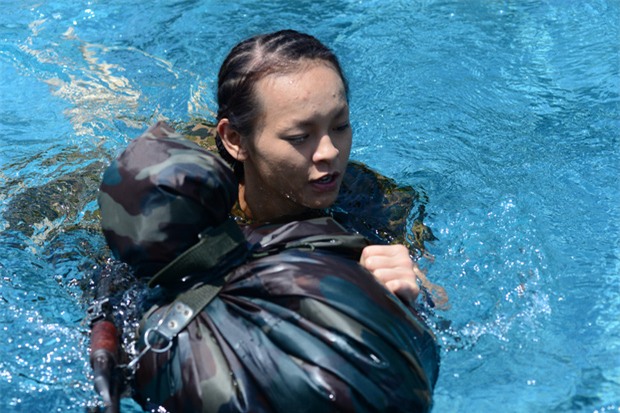 Sao nhập ngũ: Mai Ngô hoang mang khi phải tắm chung, mong được make-up khi ghi hình - Ảnh 6.