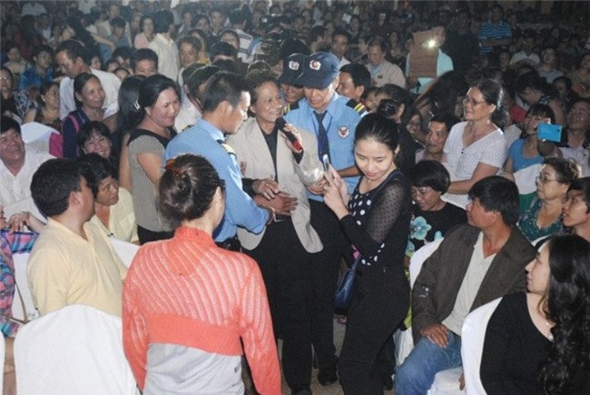 bung no dem nhac bolero: chi la 