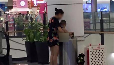 Người mẹ gây tranh cãi khi cho con tè bậy trong trung tâm mua sắm rồi dửng dưng bỏ đi khoe chiến tích với chồng - Ảnh 6.