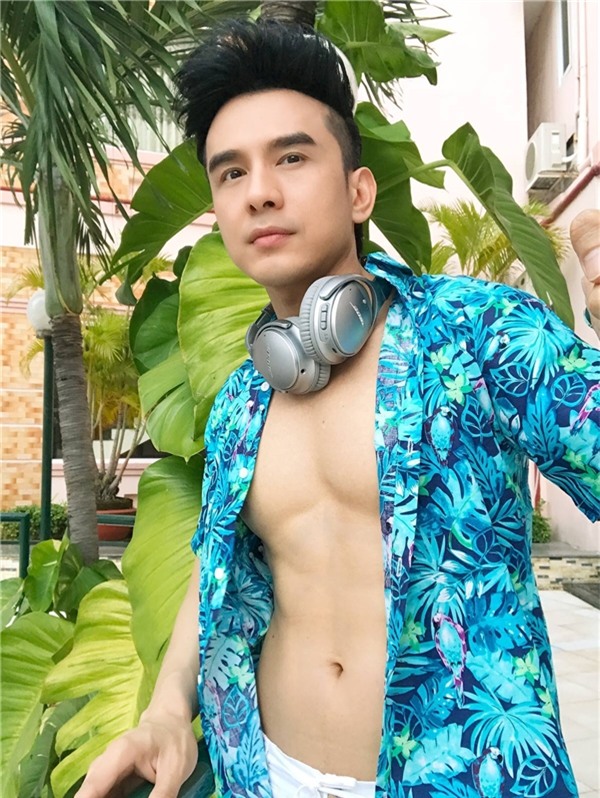 Ghen ti truoc than hinh vam vo, san chac cua Dan Truong o tuoi U50